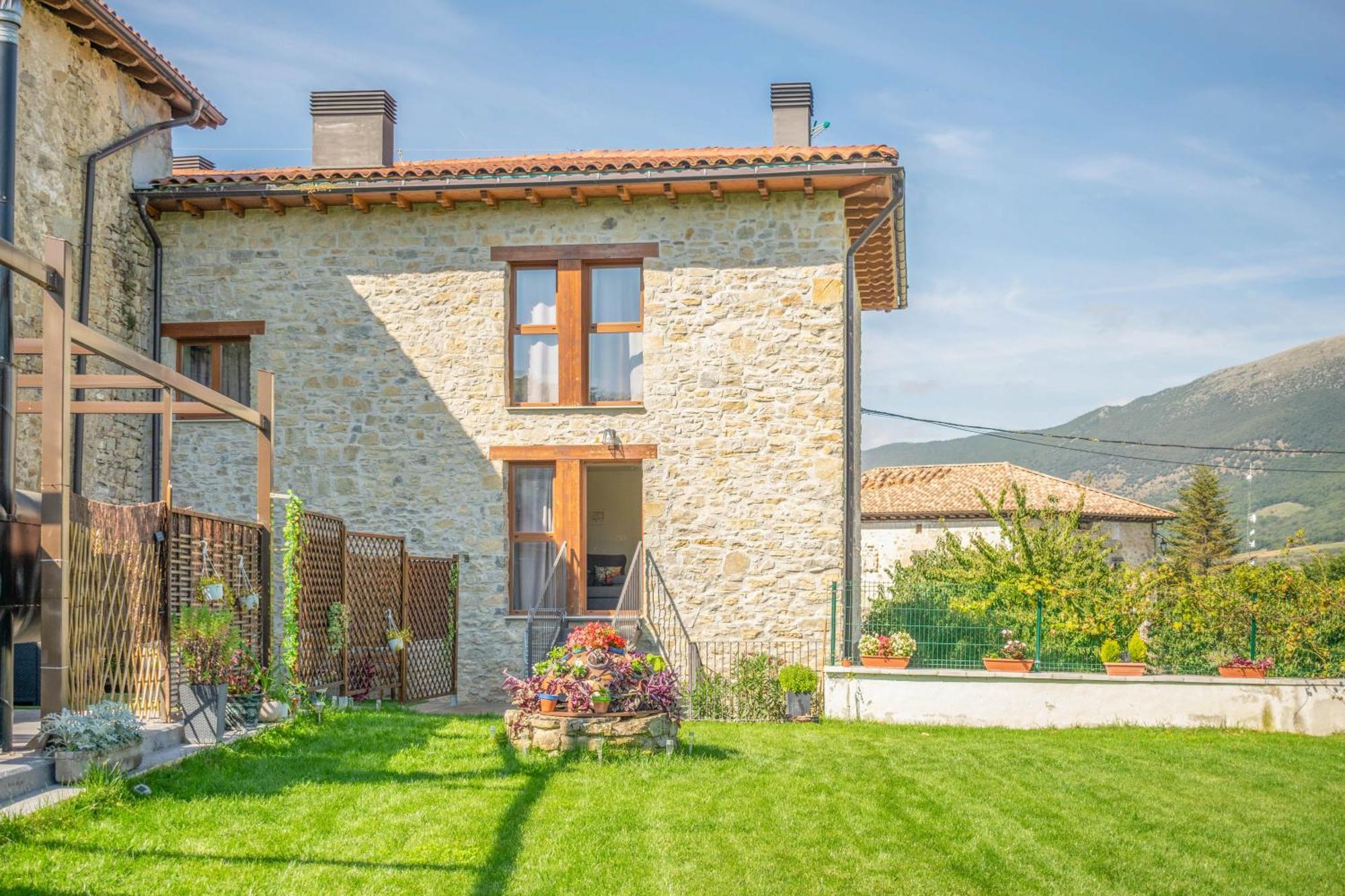 Acogedora Casa Rural Con Jardin Y Barbacoa Proxima A Pamplona Ilzarbe Buitenkant foto